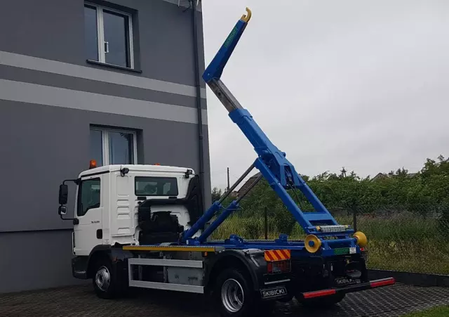 MAN TGL 12.220 HAKOWIEC SKIBICKI 4x2 KLIMA HAKOWIEC DO KONTENERÓW MANUAL 12T POD KONTENERY 