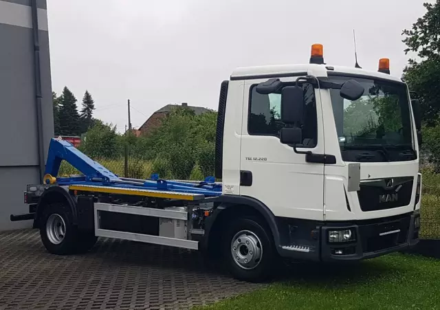 MAN TGL 12.220 HAKOWIEC SKIBICKI 4x2 KLIMA HAKOWIEC DO KONTENERÓW MANUAL 12T POD KONTENERY 