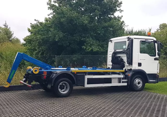 MAN TGL 12.220 HAKOWIEC SKIBICKI 4x2 KLIMA HAKOWIEC DO KONTENERÓW MANUAL 12T POD KONTENERY 