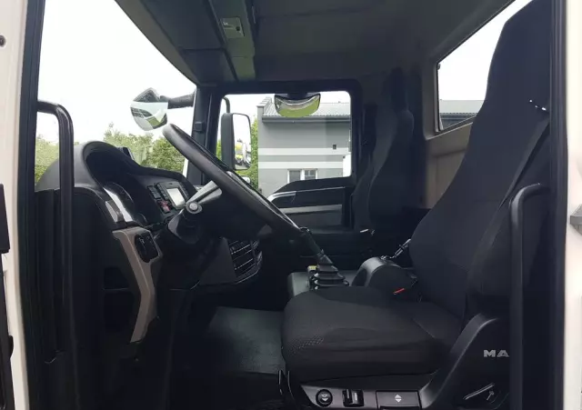 MAN TGL 12.220 HAKOWIEC SKIBICKI 4x2 KLIMA HAKOWIEC DO KONTENERÓW MANUAL 12T POD KONTENERY 