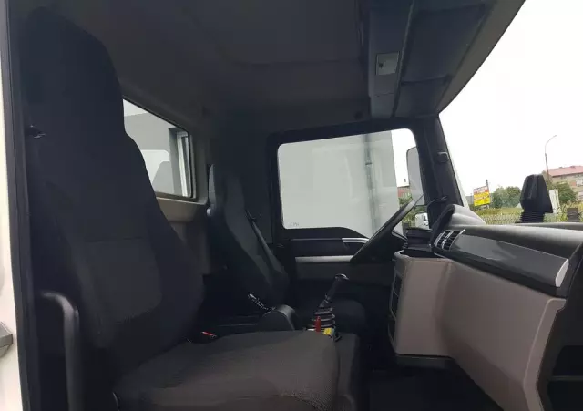 MAN TGL 12.220 HAKOWIEC SKIBICKI 4x2 KLIMA HAKOWIEC DO KONTENERÓW MANUAL 12T POD KONTENERY 