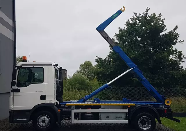 MAN TGL 12.220 HAKOWIEC SKIBICKI 4x2 KLIMA HAKOWIEC DO KONTENERÓW MANUAL 12T POD KONTENERY 