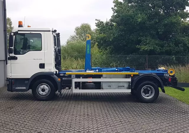 MAN TGL 12.220 HAKOWIEC SKIBICKI 4x2 KLIMA HAKOWIEC DO KONTENERÓW MANUAL 12T POD KONTENERY 