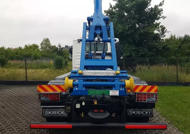 MAN TGL 12.220 HAKOWIEC SKIBICKI 4x2 KLIMA HAKOWIEC DO KONTENERÓW MANUAL 12T POD KONTENERY 