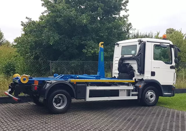 MAN TGL 12.220 HAKOWIEC SKIBICKI 4x2 KLIMA HAKOWIEC DO KONTENERÓW MANUAL 12T POD KONTENERY 