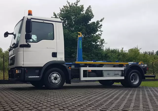 MAN TGL 12.220 HAKOWIEC SKIBICKI 4x2 KLIMA HAKOWIEC DO KONTENERÓW MANUAL 12T POD KONTENERY 