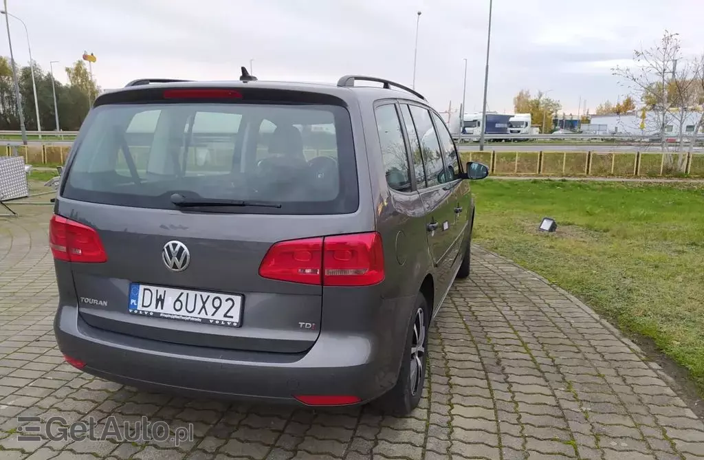 VOLKSWAGEN Touran 