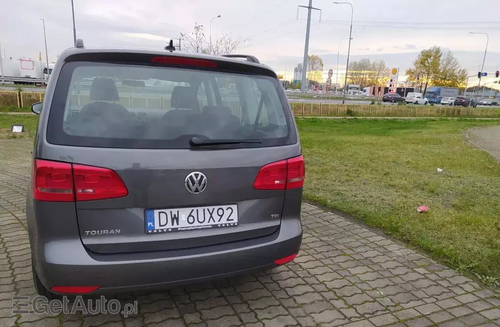 VOLKSWAGEN Touran 