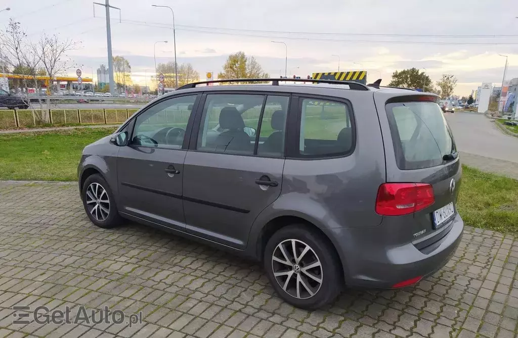 VOLKSWAGEN Touran 