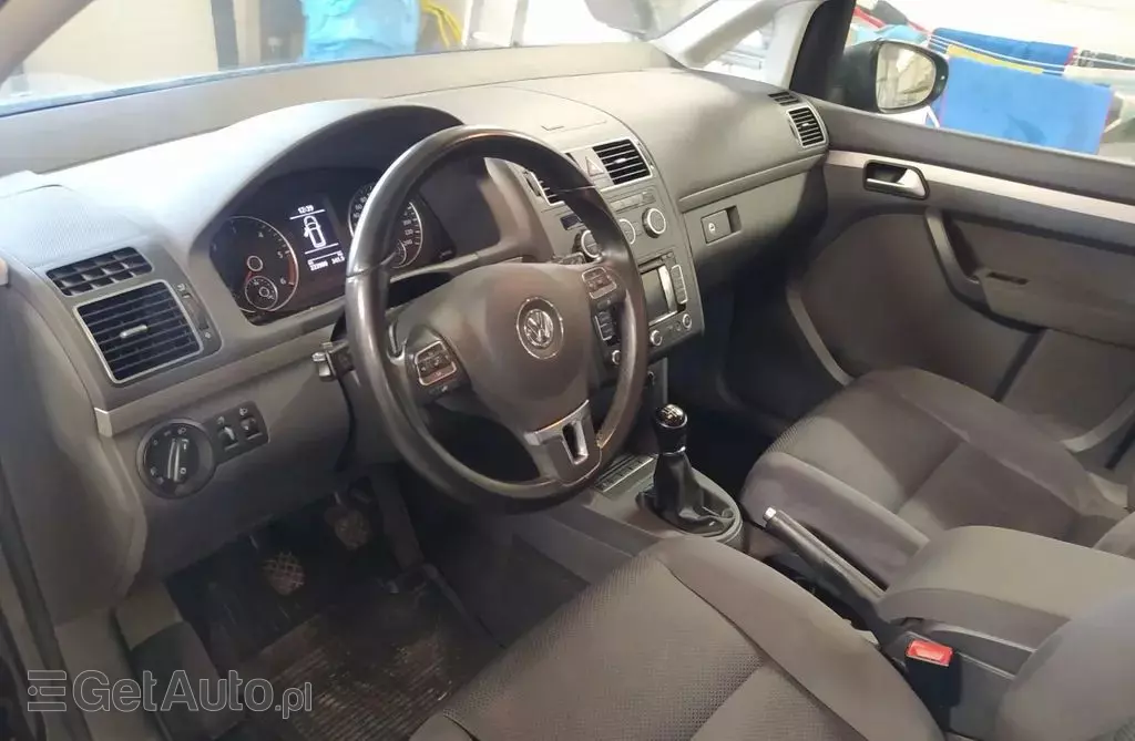 VOLKSWAGEN Touran 