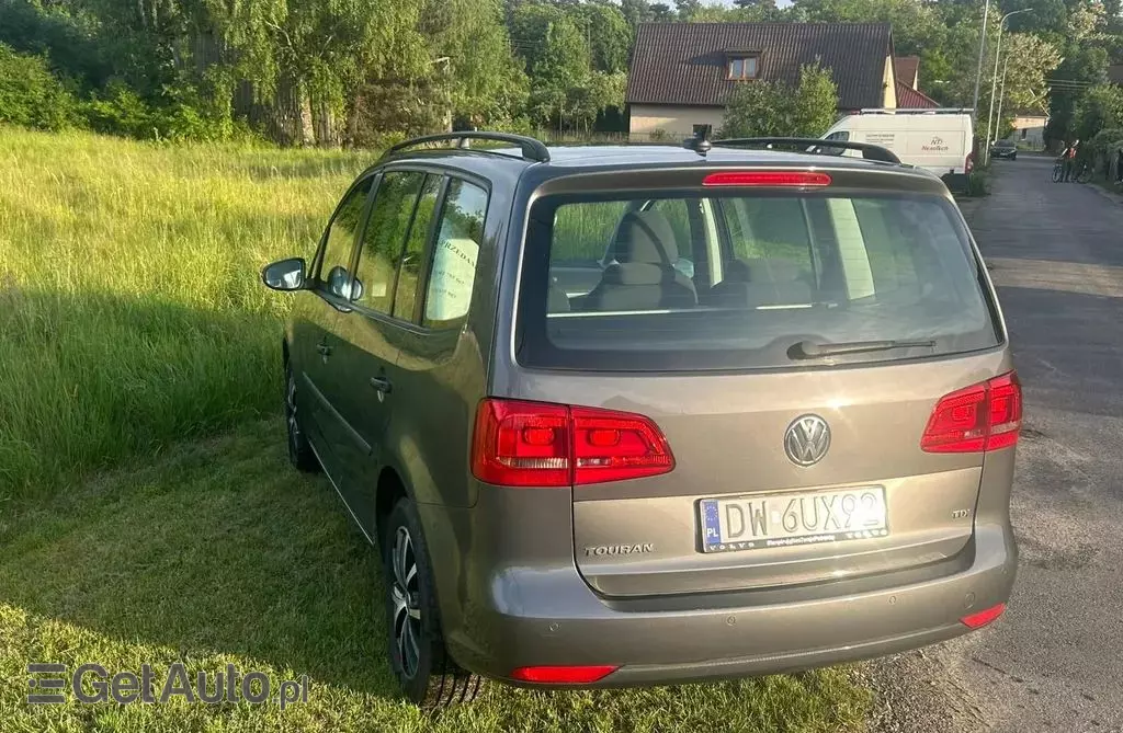 VOLKSWAGEN Touran 