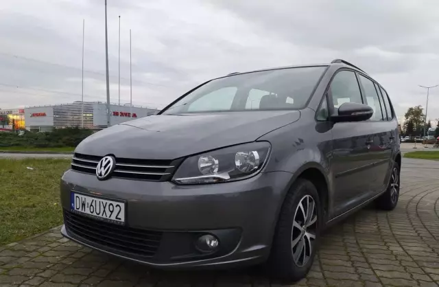 VOLKSWAGEN Touran 