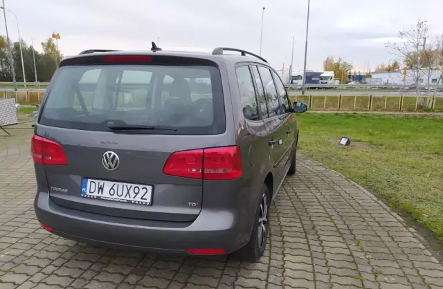 VOLKSWAGEN Touran 