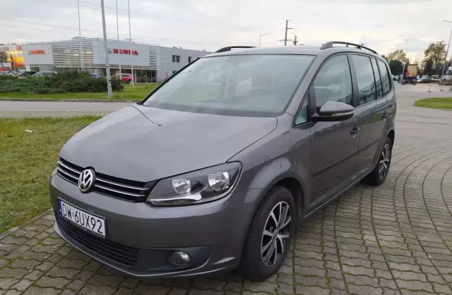 VOLKSWAGEN Touran 