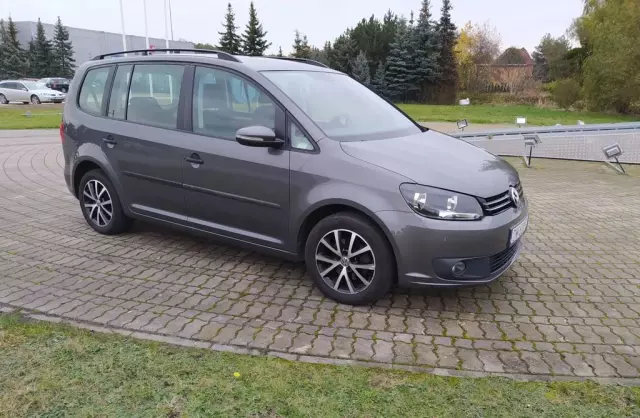 VOLKSWAGEN Touran 