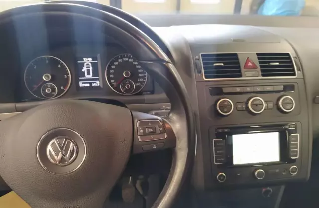 VOLKSWAGEN Touran 