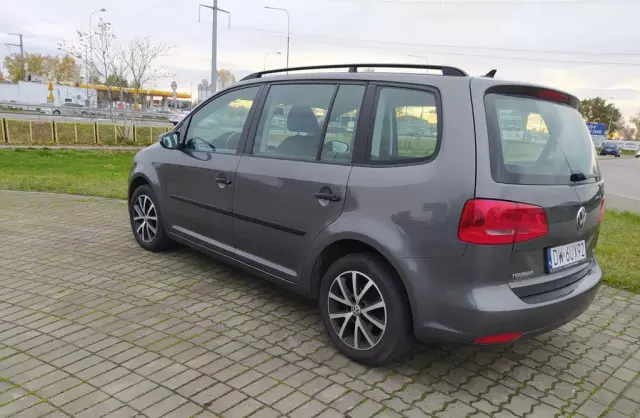 VOLKSWAGEN Touran 