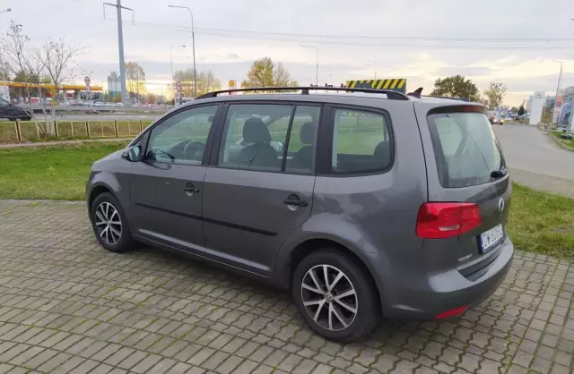 VOLKSWAGEN Touran 