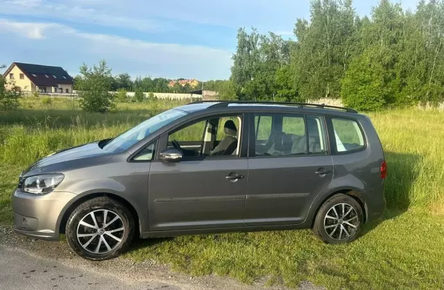 VOLKSWAGEN Touran 