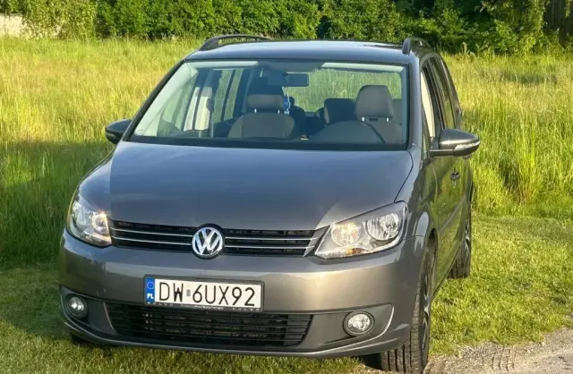 VOLKSWAGEN Touran 