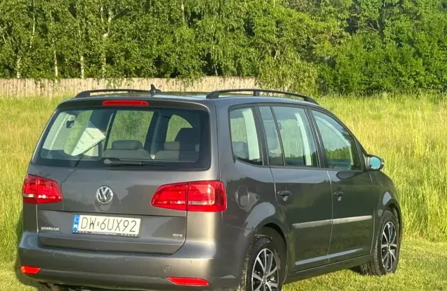 VOLKSWAGEN Touran 