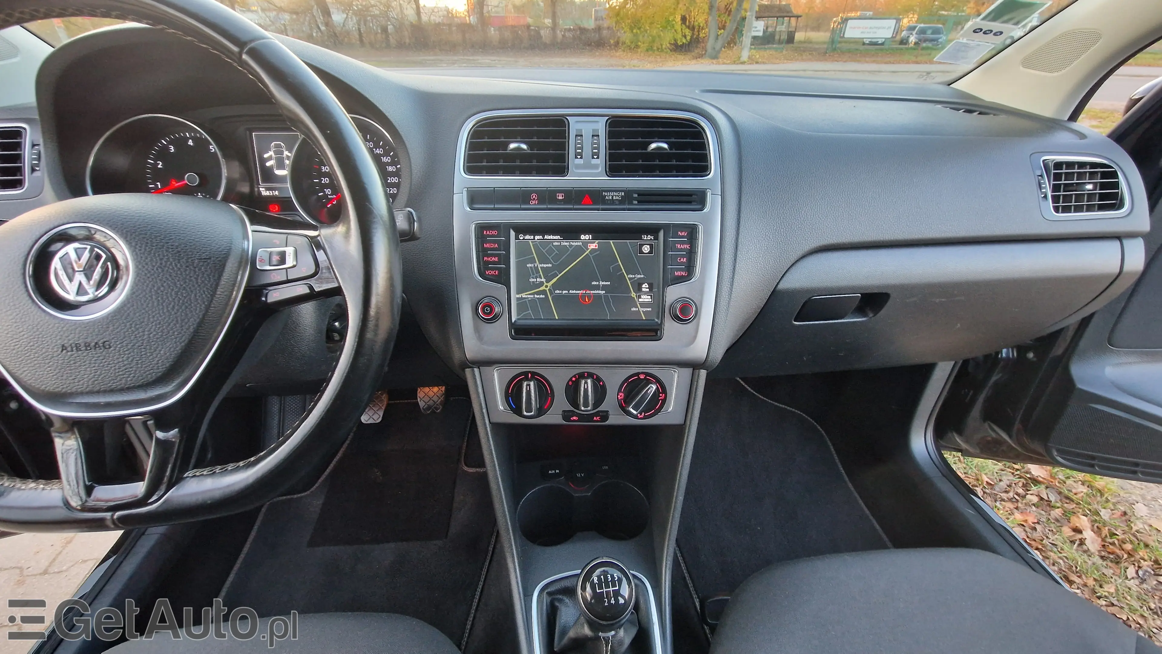 VOLKSWAGEN Polo Highline