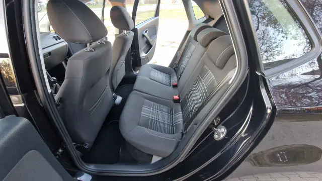 VOLKSWAGEN Polo Highline