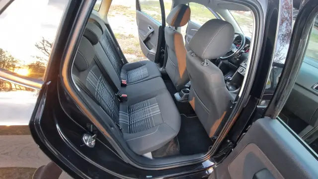 VOLKSWAGEN Polo Highline