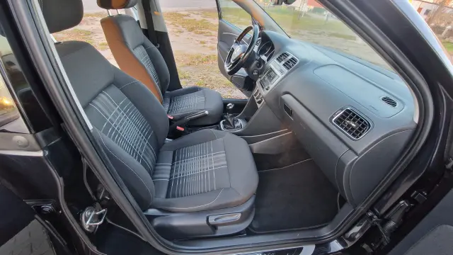 VOLKSWAGEN Polo Highline