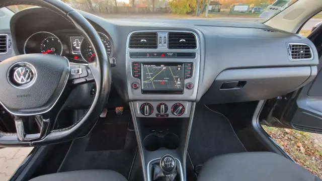 VOLKSWAGEN Polo Highline