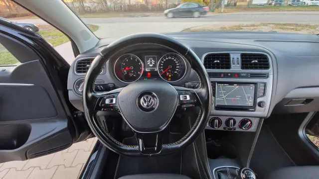 VOLKSWAGEN Polo Highline