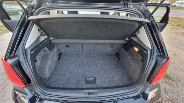 VOLKSWAGEN Polo Highline