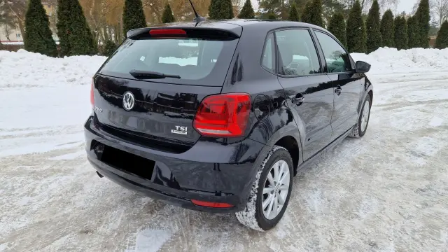 VOLKSWAGEN Polo Highline