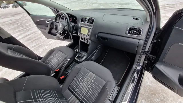 VOLKSWAGEN Polo Highline