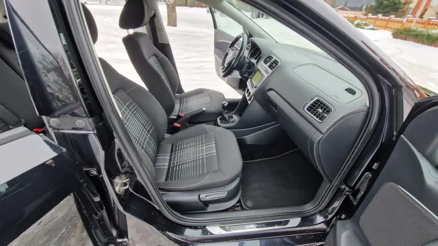 VOLKSWAGEN Polo Highline