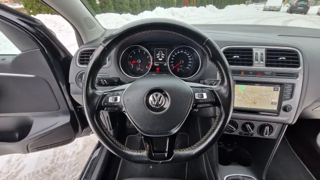 VOLKSWAGEN Polo Highline
