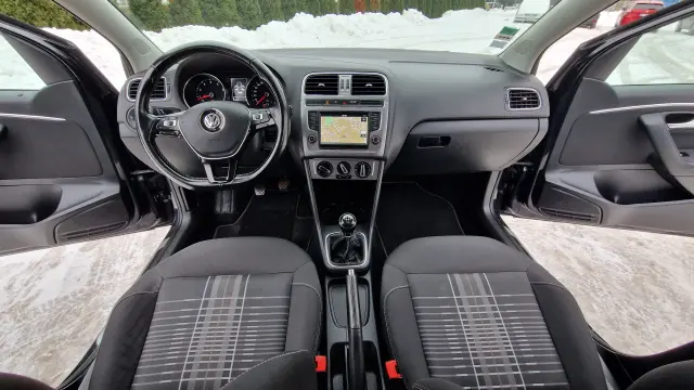 VOLKSWAGEN Polo Highline