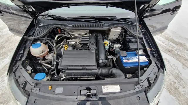 VOLKSWAGEN Polo Highline