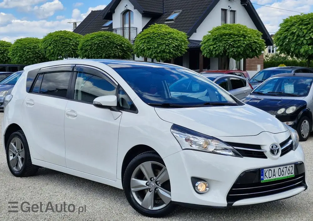 TOYOTA Verso 
