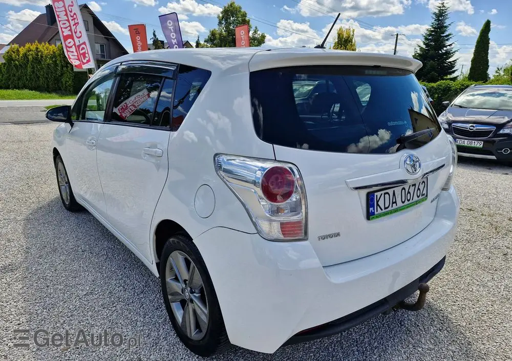TOYOTA Verso 