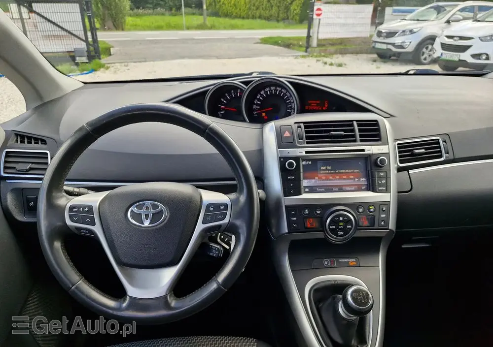 TOYOTA Verso 