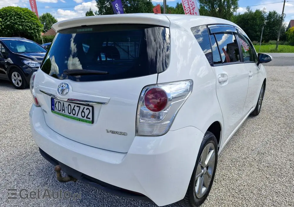 TOYOTA Verso 