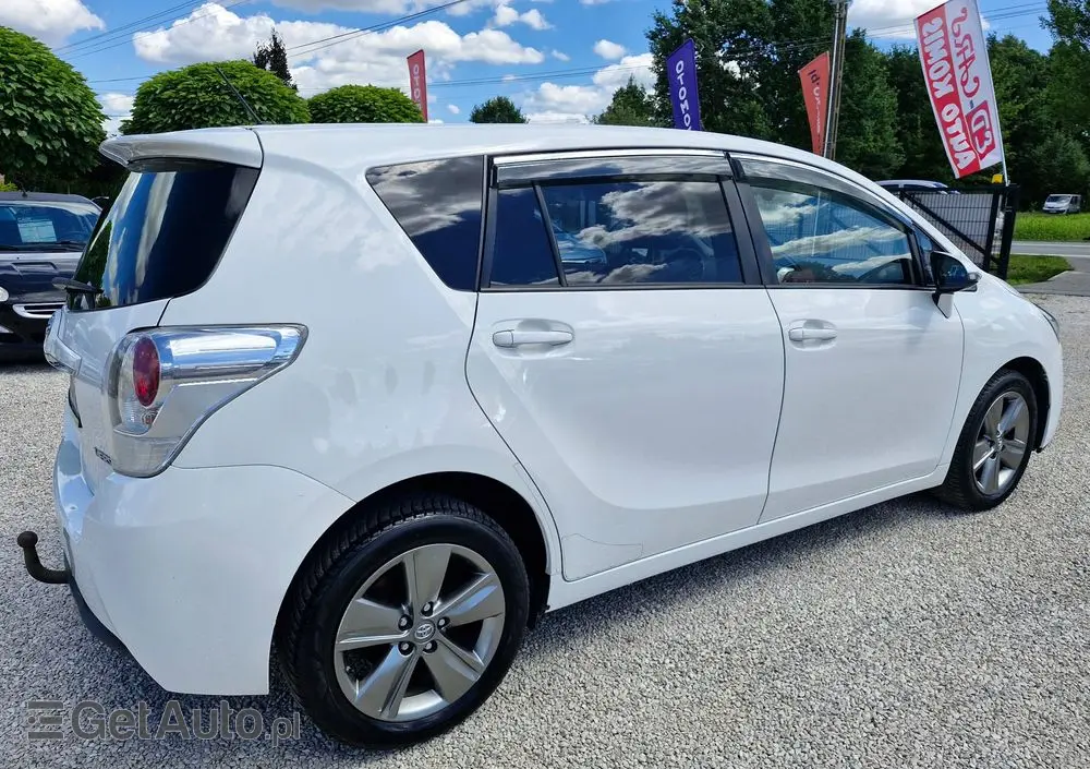 TOYOTA Verso 