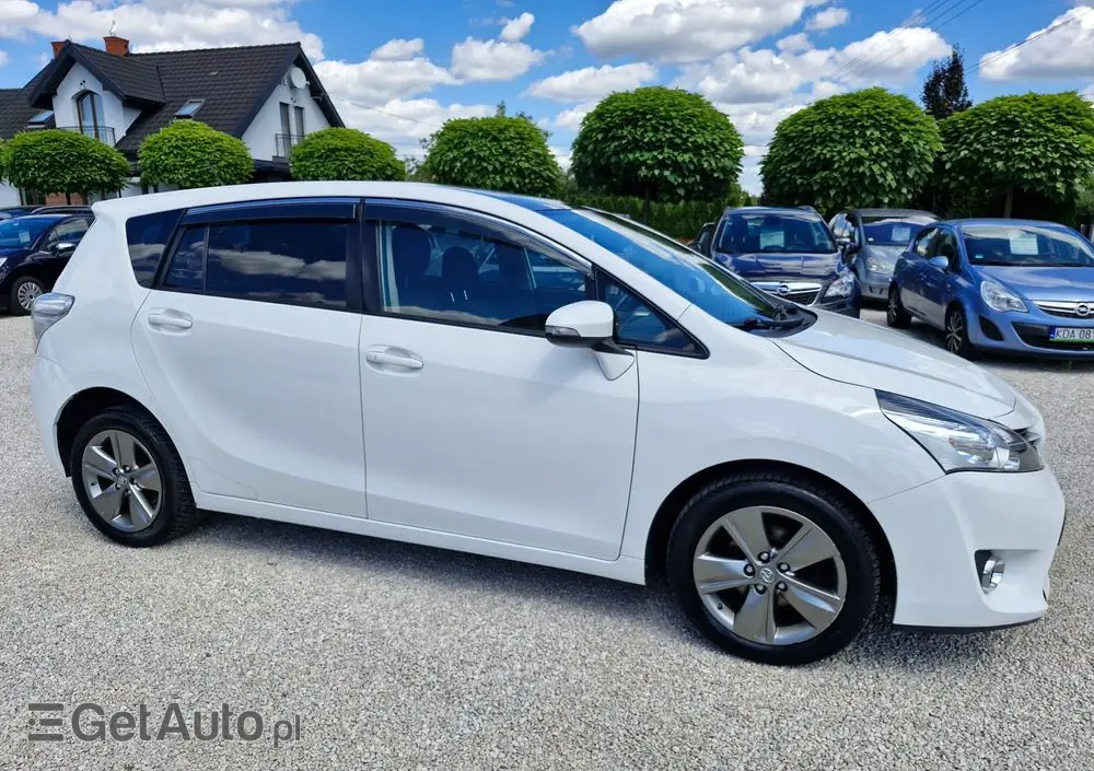 TOYOTA Verso 