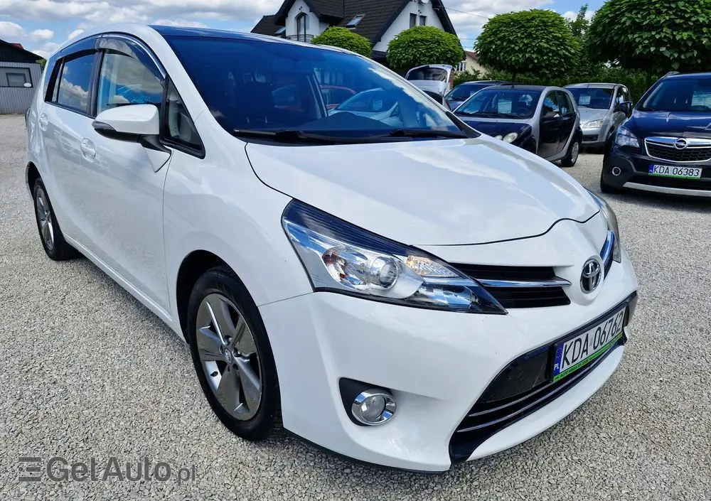 TOYOTA Verso 