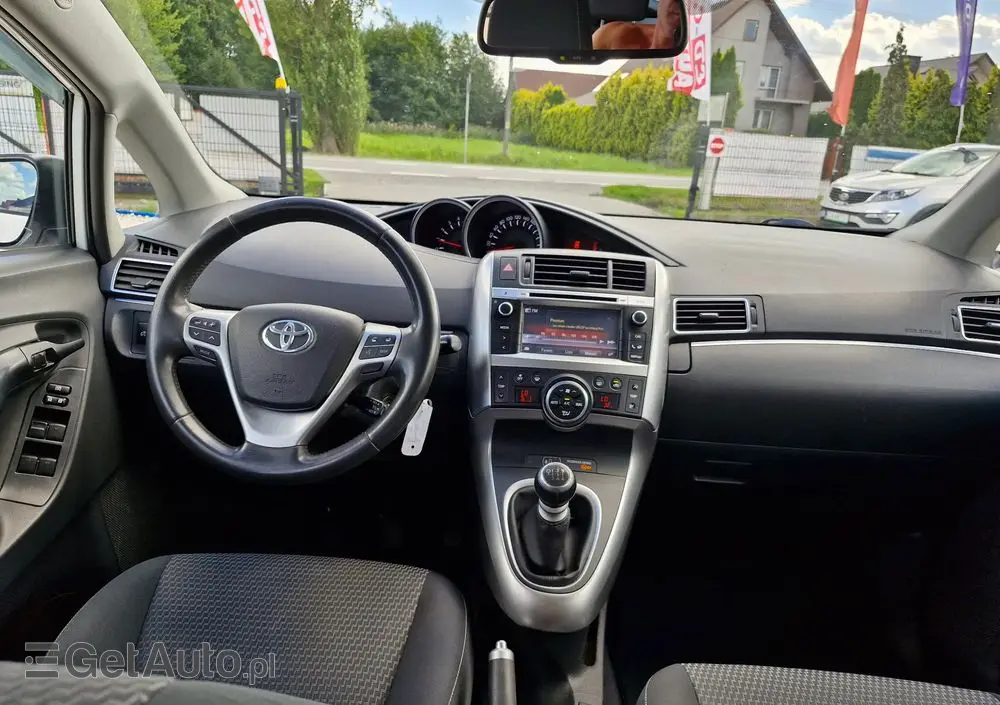 TOYOTA Verso 