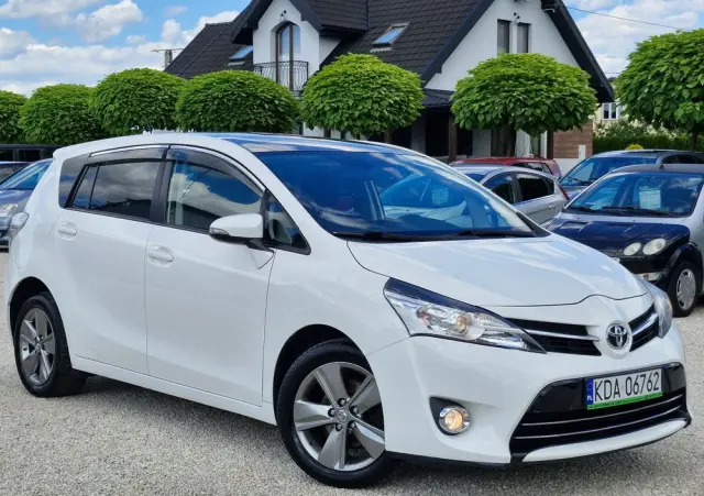 TOYOTA Verso 