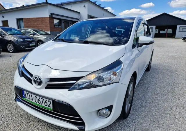 TOYOTA Verso 