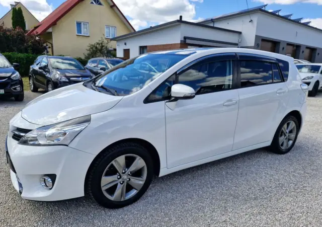 TOYOTA Verso 
