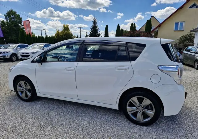 TOYOTA Verso 